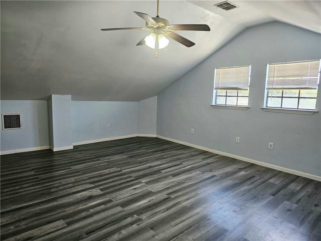 527 Steart St Property Photo 24