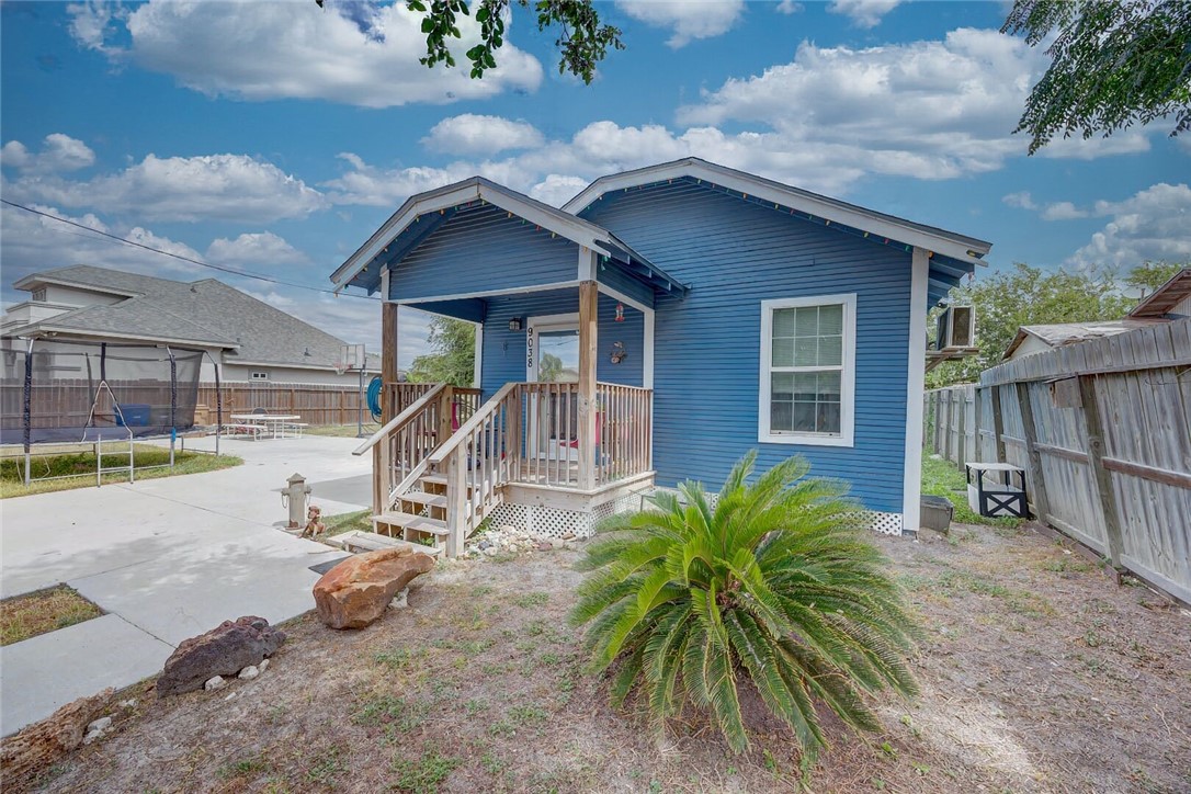 9038 Stock Dr Property Photo 3