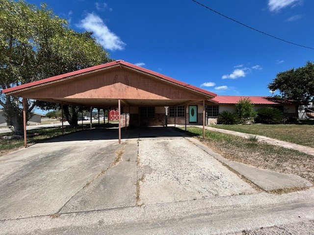 1200 S Santa Rosa St Property Photo 1