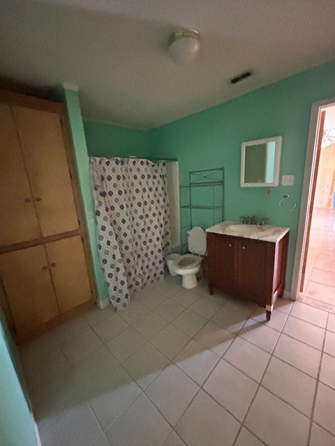 1200 S Santa Rosa St Property Photo 5