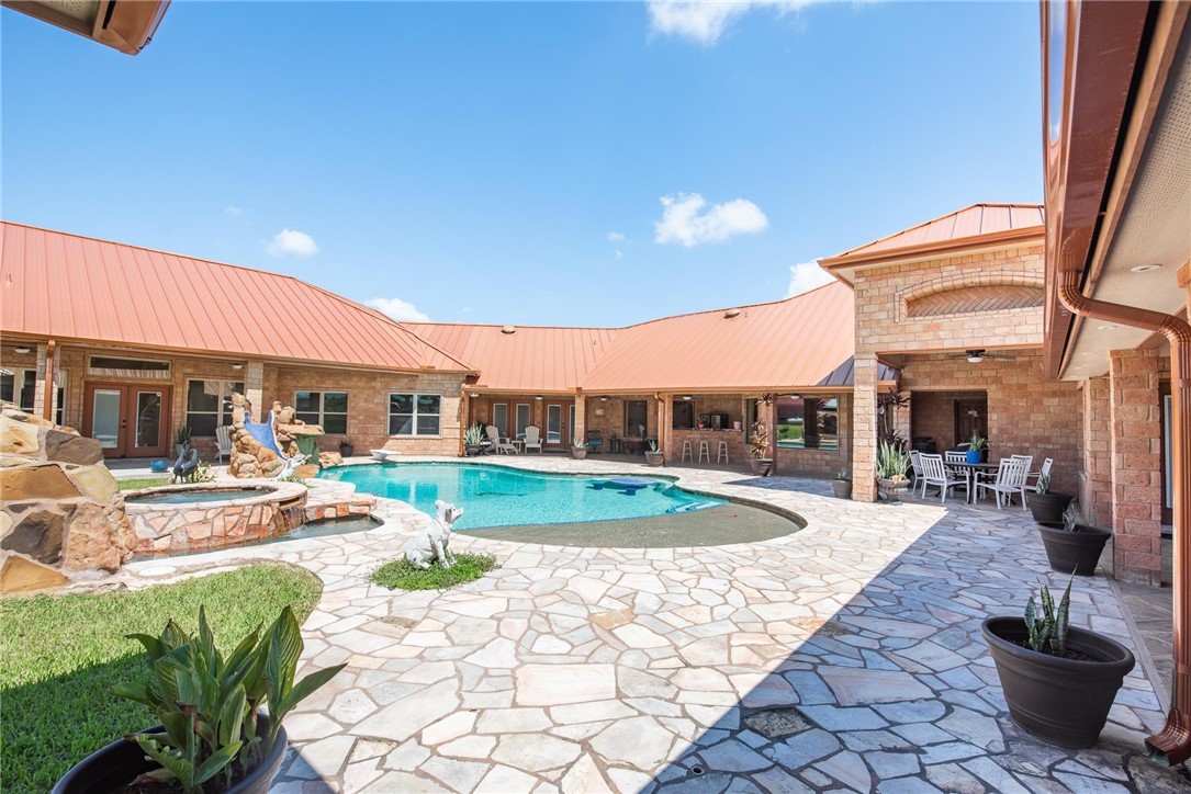 221 W Sage Property Photo 33