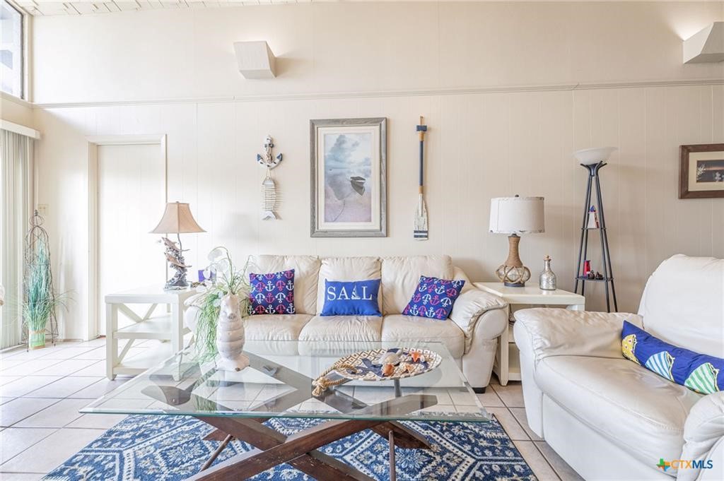 189 Driftwood Dr Property Photo 5