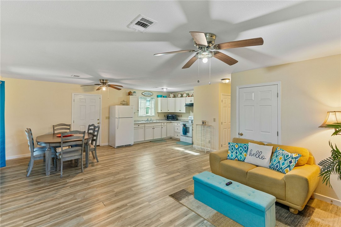 118 Coral Dr Property Photo 3