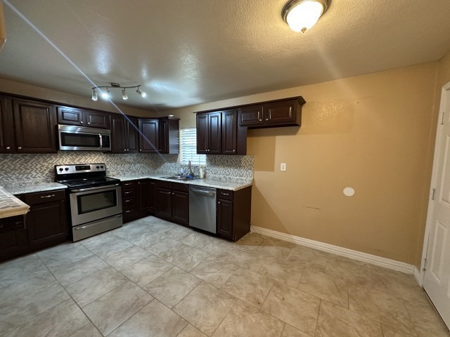 1014 E Huntington St Property Photo 8