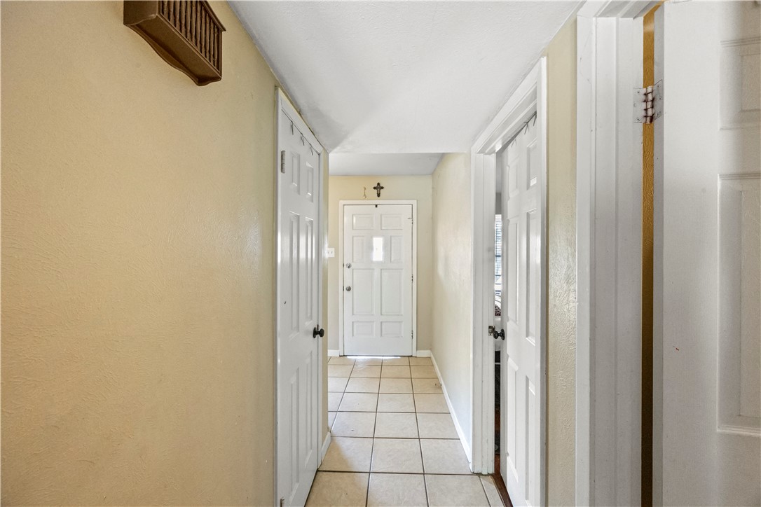 224 Pecos St Property Photo 5