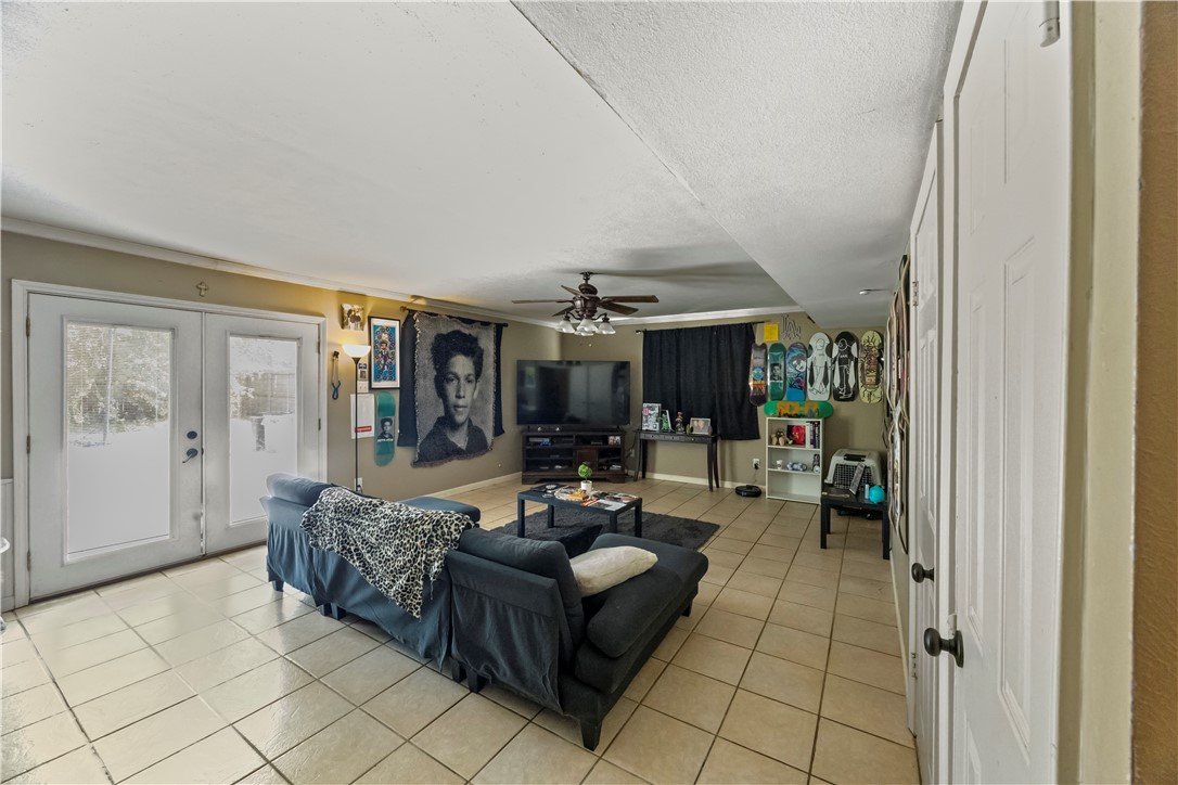 224 Pecos St Property Photo 6