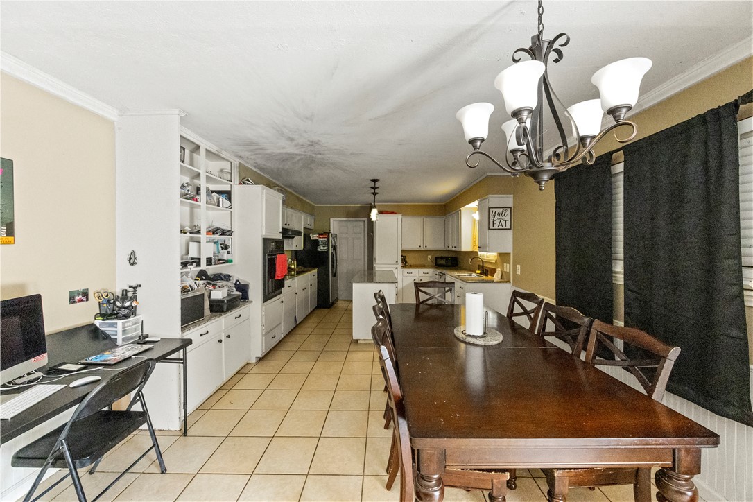 224 Pecos St Property Photo 7