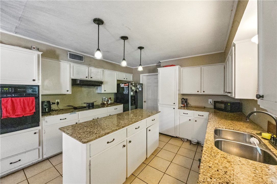 224 Pecos St Property Photo 8