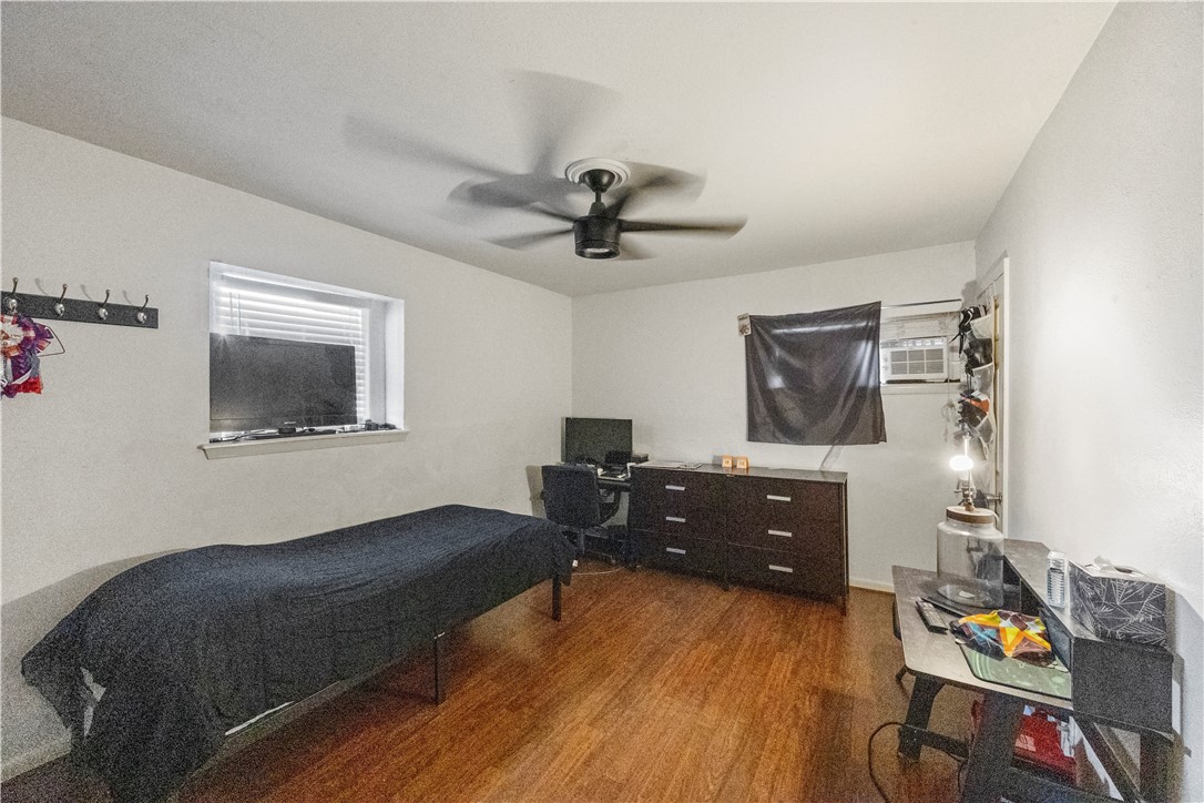 224 Pecos St Property Photo 12