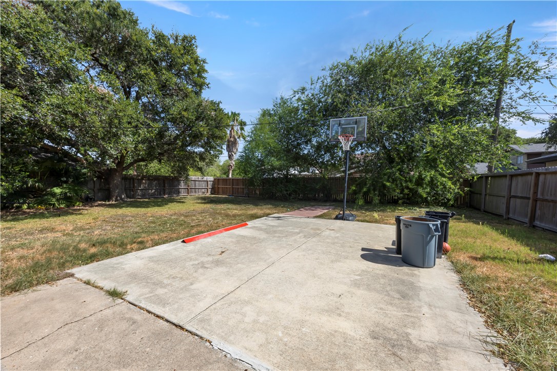 224 Pecos St Property Photo 15