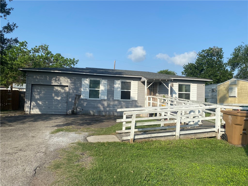 3014 Daytona Dr Property Photo 2