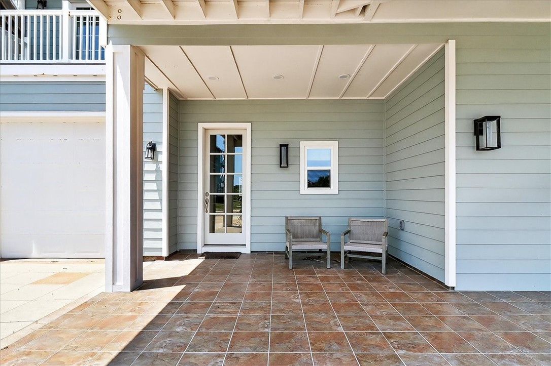 853 Oceanside Dr Property Photo 3