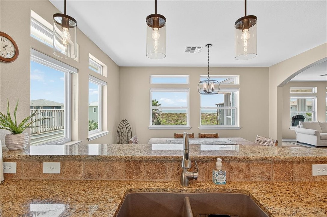 853 Oceanside Dr Property Photo 9