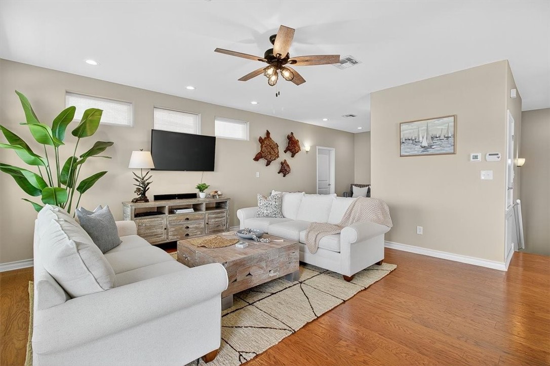 853 Oceanside Dr Property Photo 16