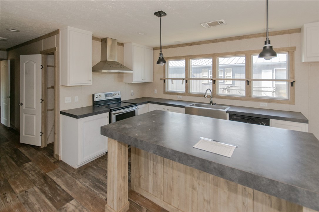 210 Ashby St Property Photo 2