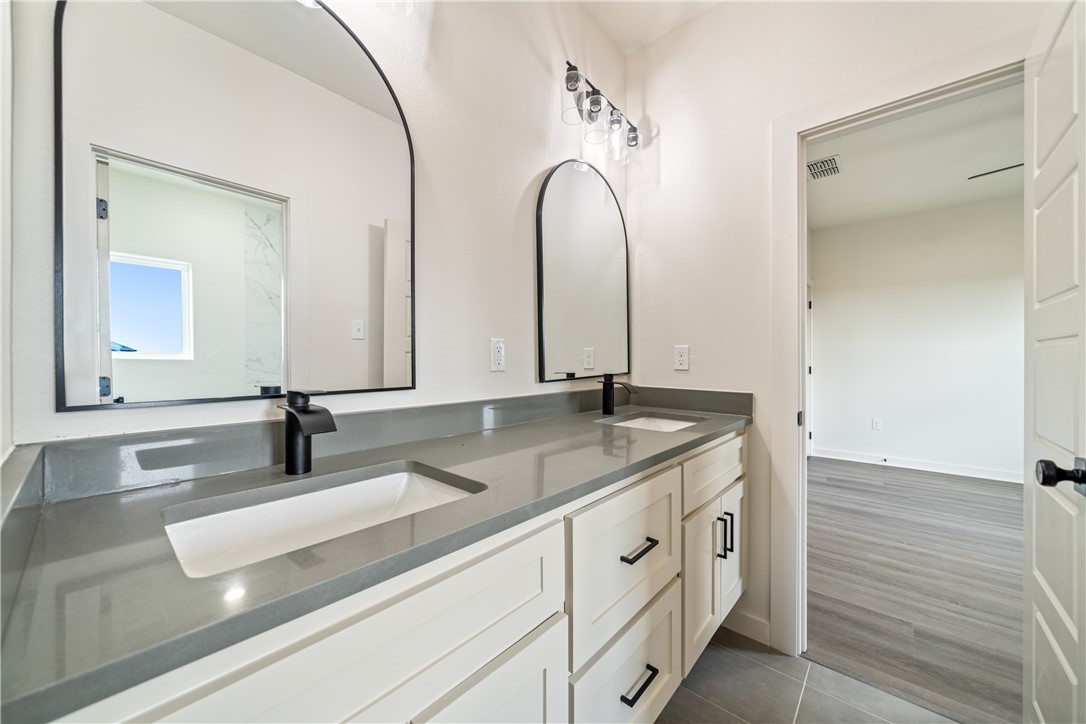 1518 Fenner Ranch Dr Property Photo 15