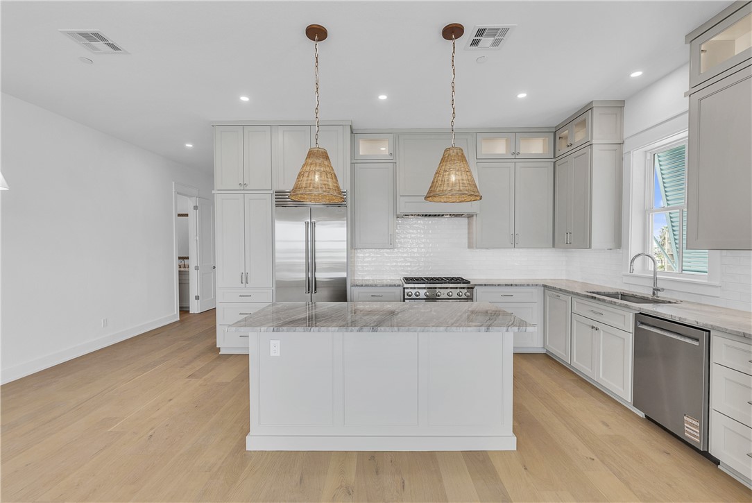 136 W Cotter Ave 14 Property Photo 3