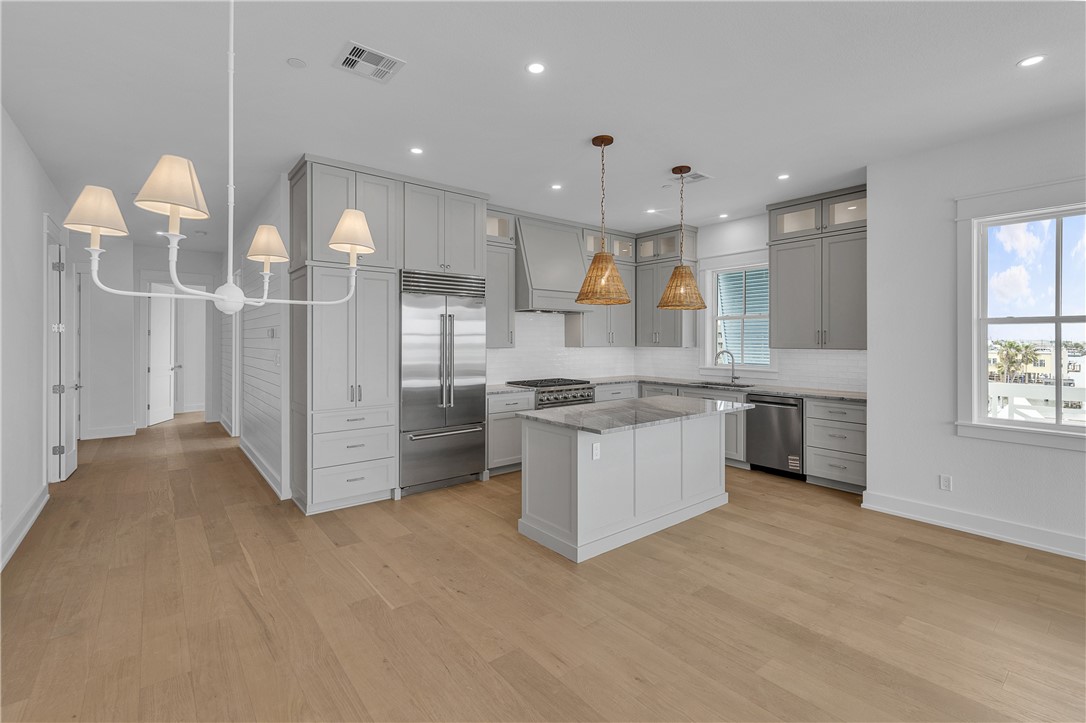 136 W Cotter Ave 14 Property Photo 8