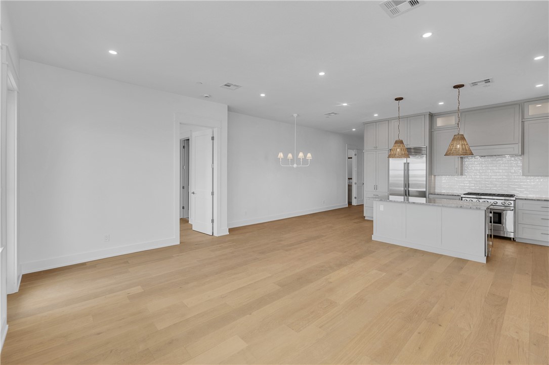 136 W Cotter Ave 14 Property Photo 9