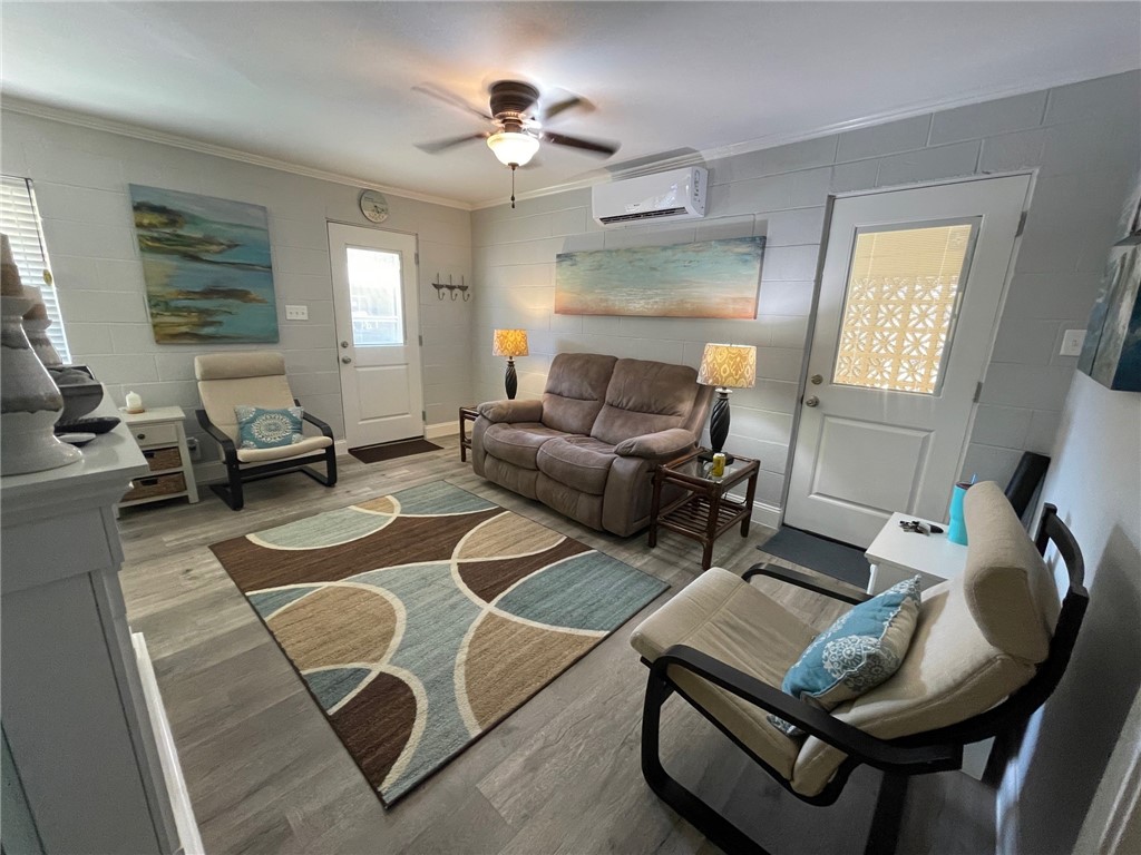 108 Laurel St 11 Property Photo 3