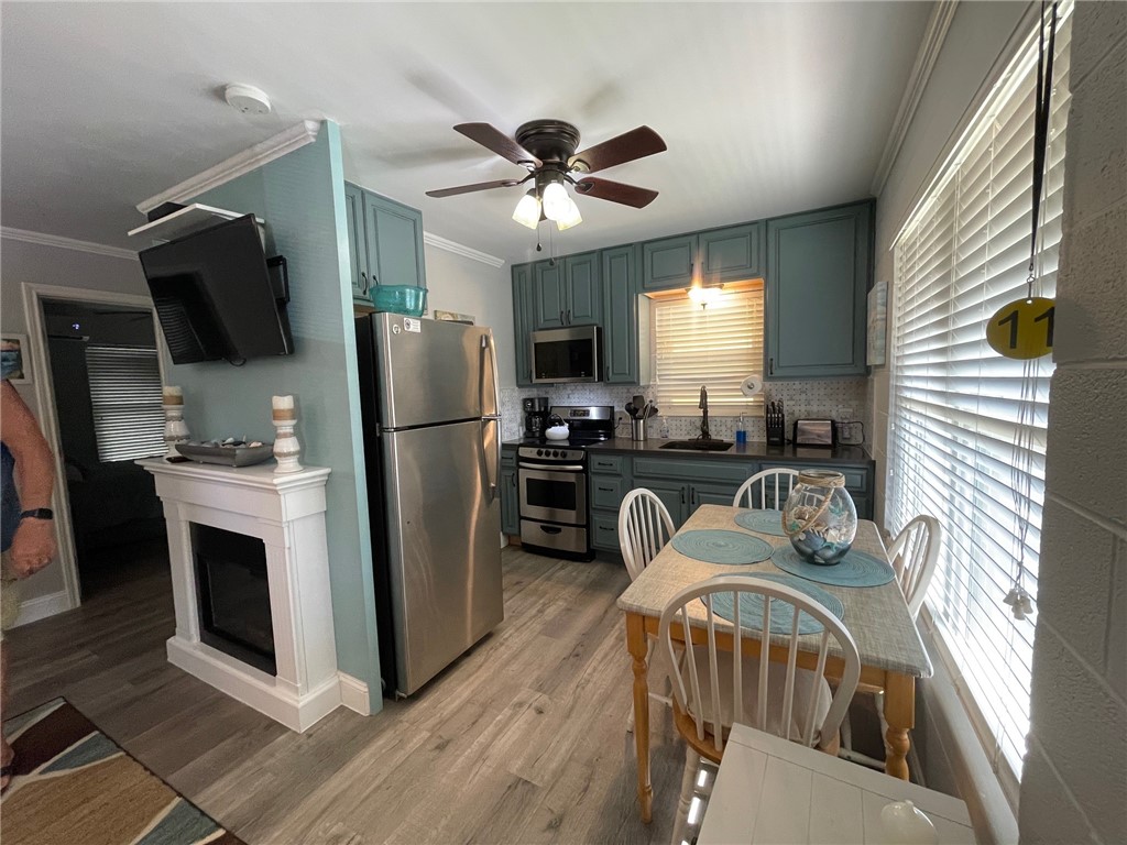 108 Laurel St 11 Property Photo 4