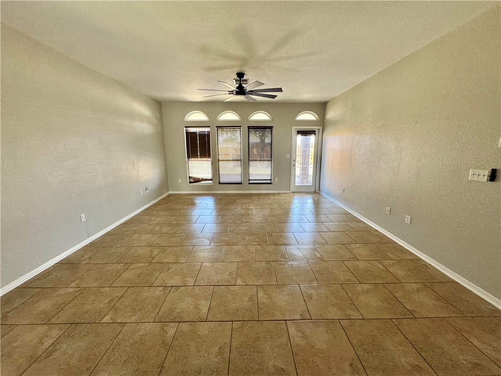 322 Pacific Dr Property Photo 9