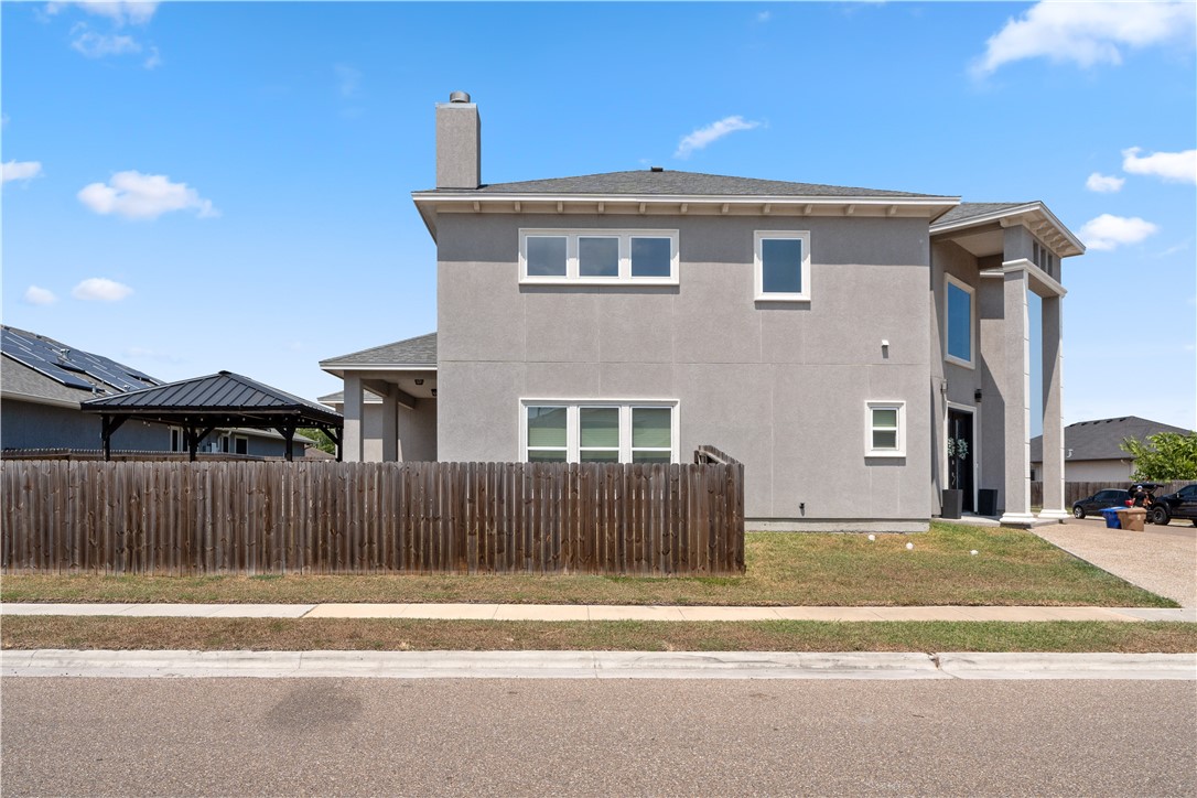 8137 Berenstain Dr Property Photo 3