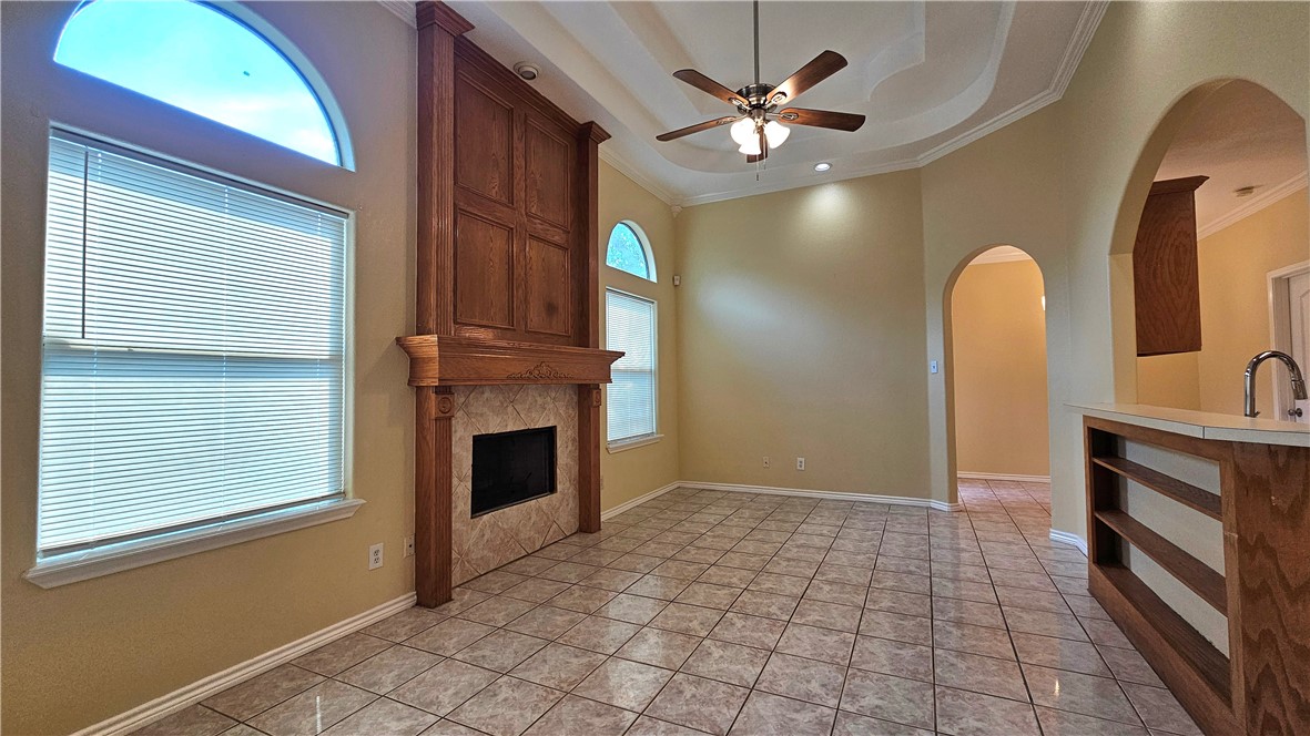 2565 Crestlea Dr Property Photo 2