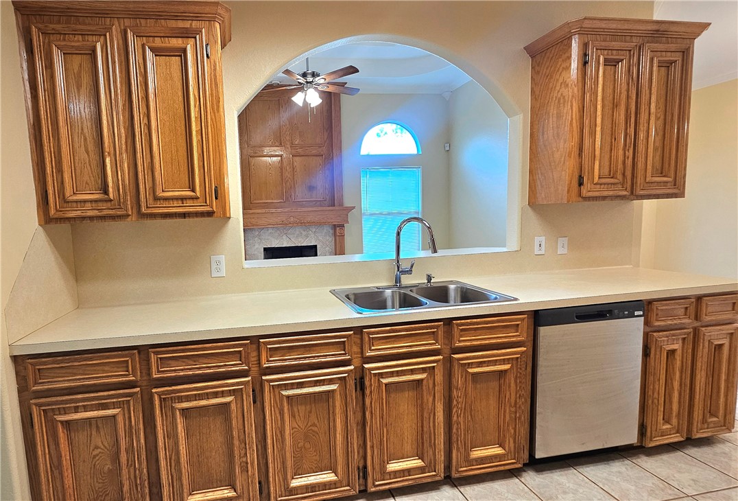 2565 Crestlea Dr Property Photo 4