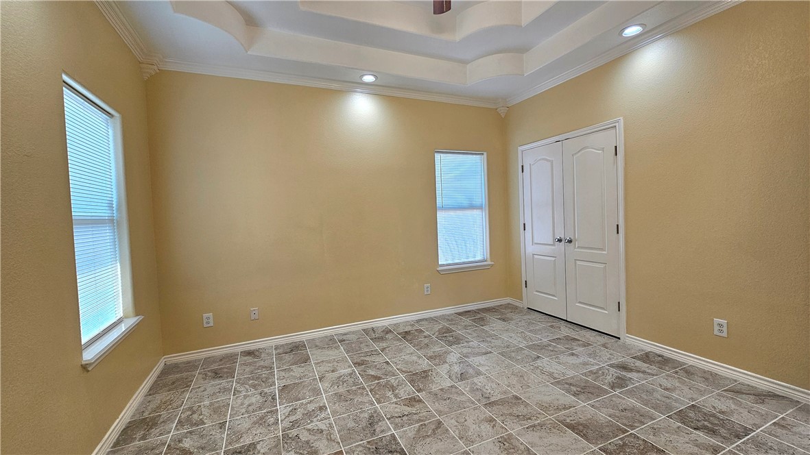 2565 Crestlea Dr Property Photo 18