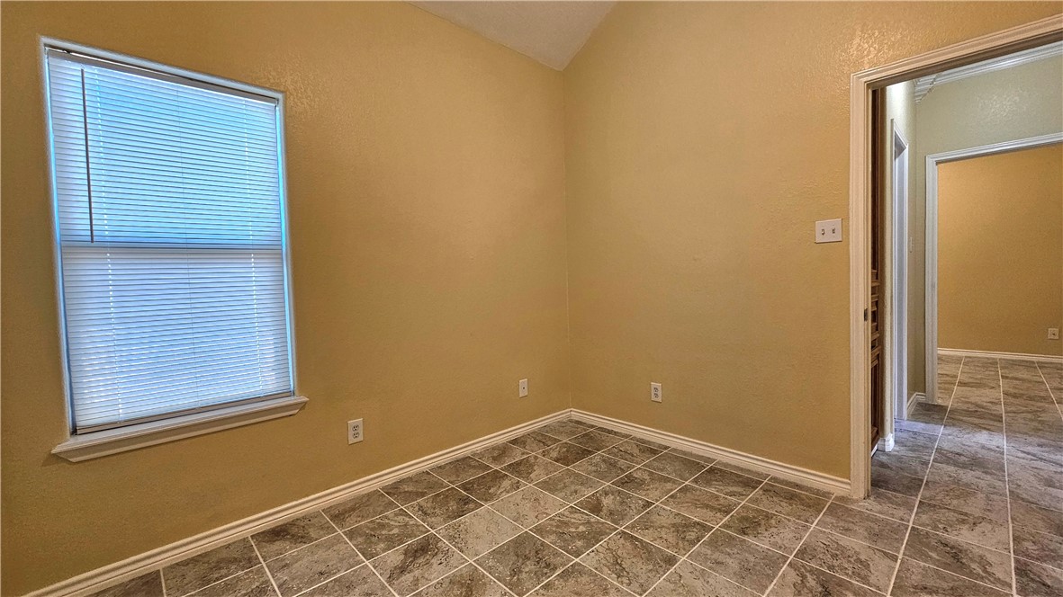 2565 Crestlea Dr Property Photo 25