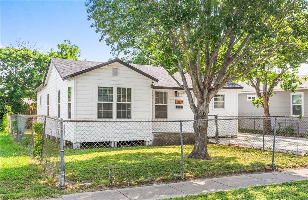 2009 Hudson St Property Photo 3