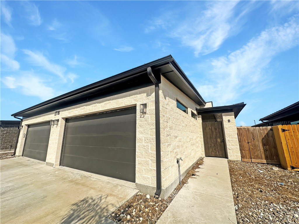 2718 Grace Circ Unit #b Property Photo 1