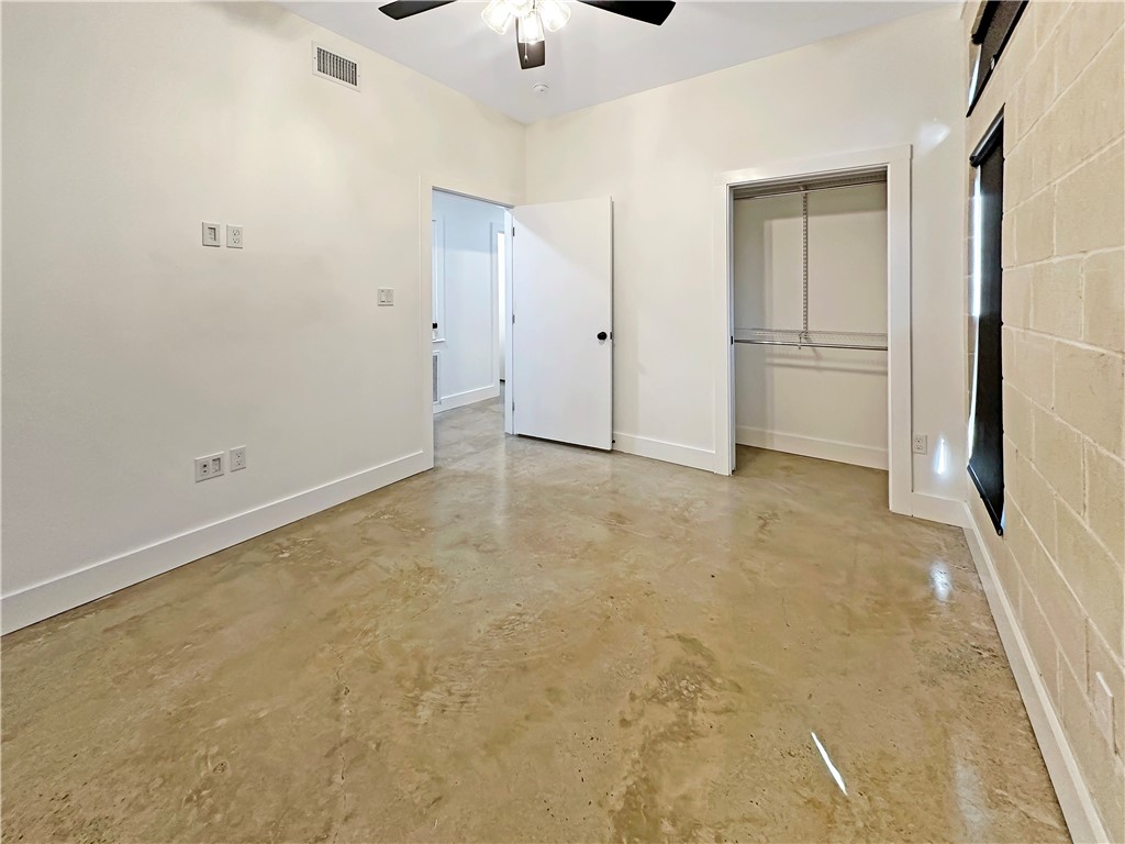 2718 Grace Circ Unit #b Property Photo 4