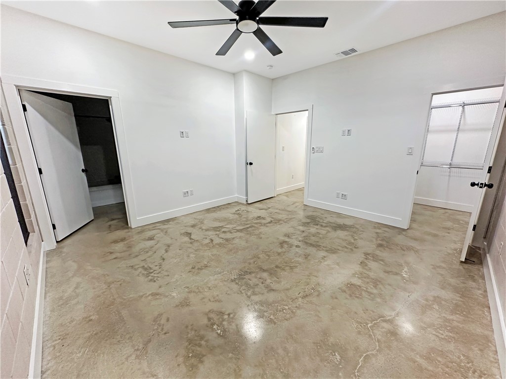 2718 Grace Circ Unit #b Property Photo 5