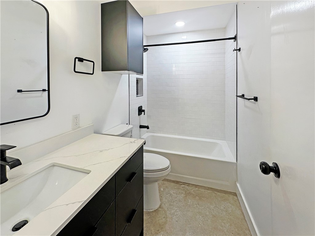 2718 Grace Circ Unit #b Property Photo 6