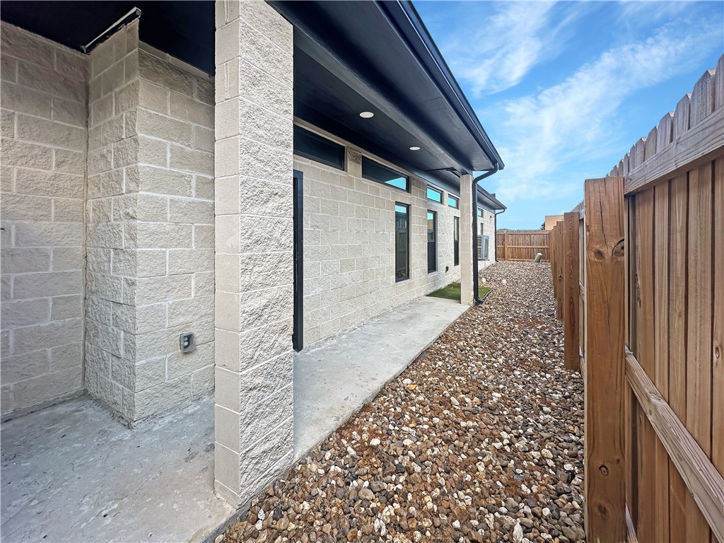 2718 Grace Circ Unit #b Property Photo 8