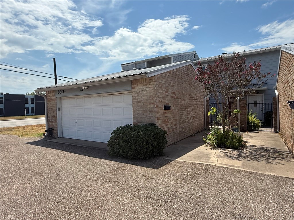 830 Cliff Dr 18 Property Photo 1