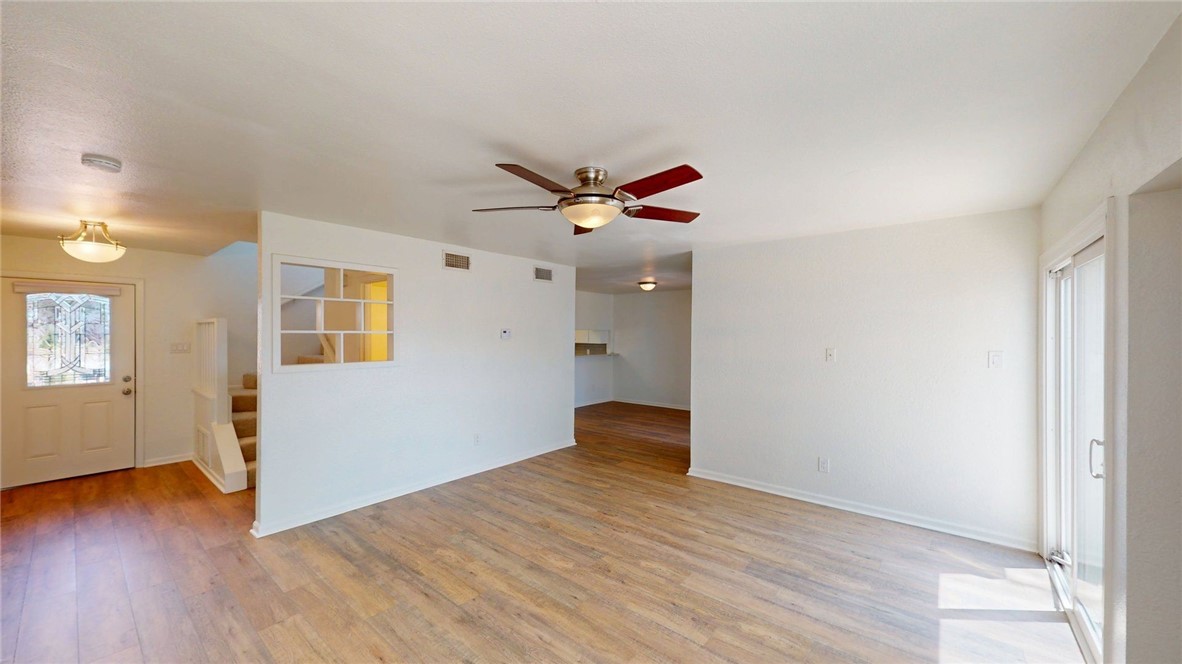 830 Cliff Dr 18 Property Photo 5