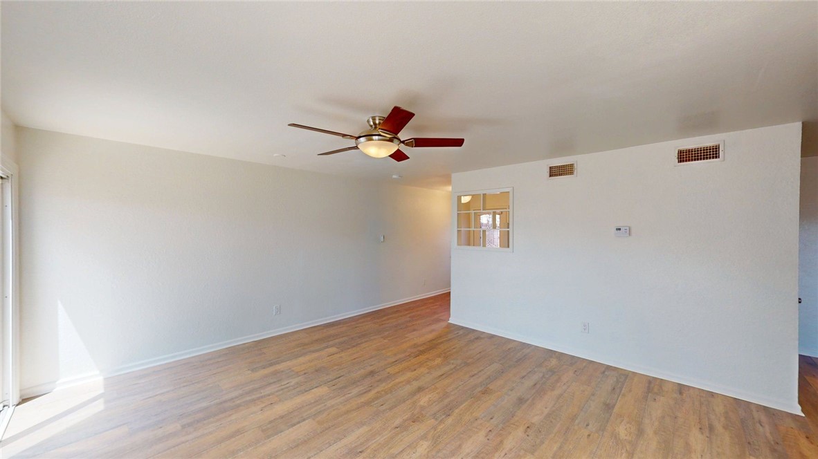 830 Cliff Dr 18 Property Photo 6