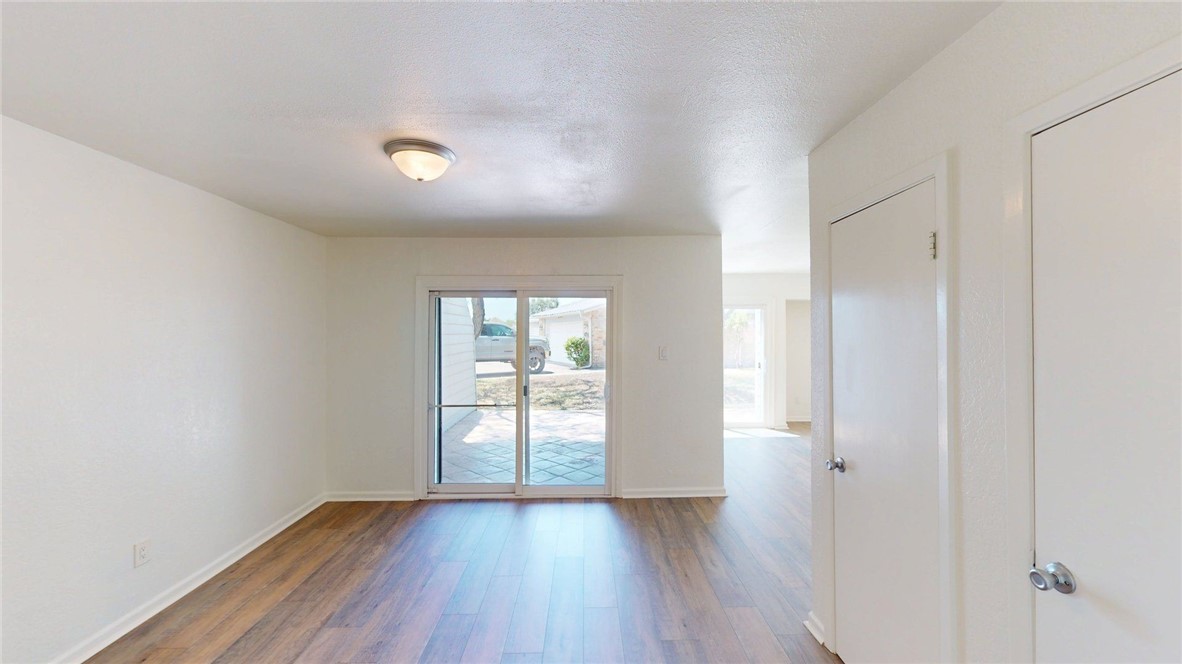 830 Cliff Dr 18 Property Photo 8