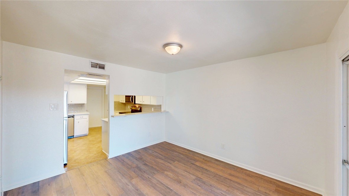 830 Cliff Dr 18 Property Photo 10