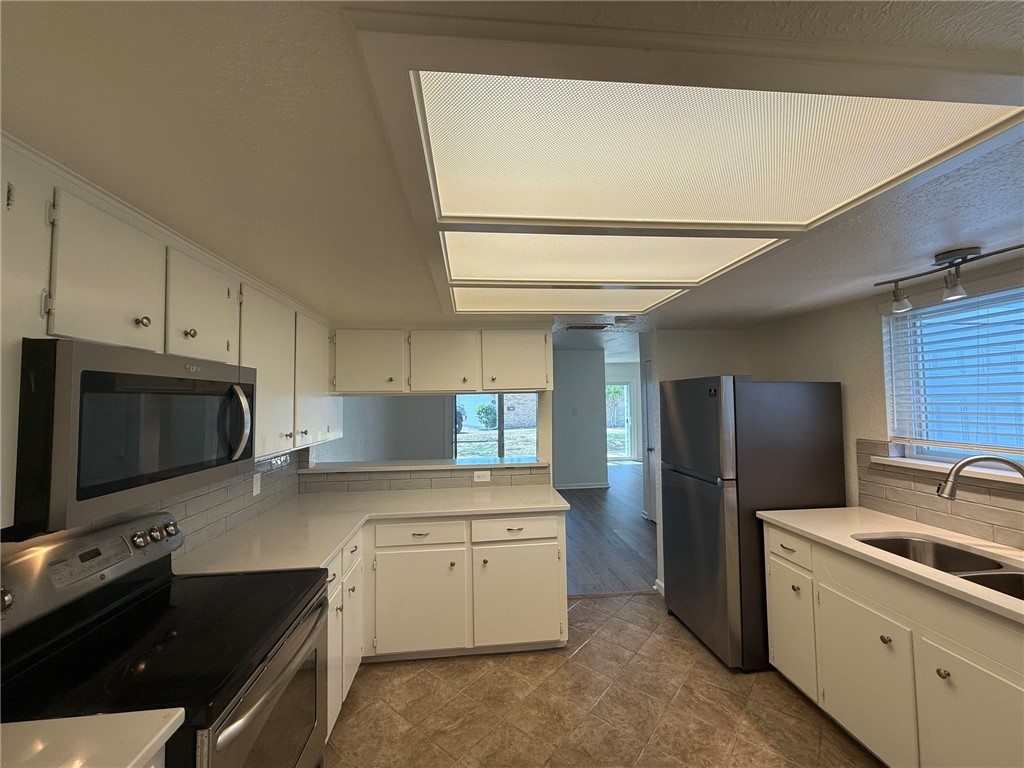 830 Cliff Dr 18 Property Photo 14