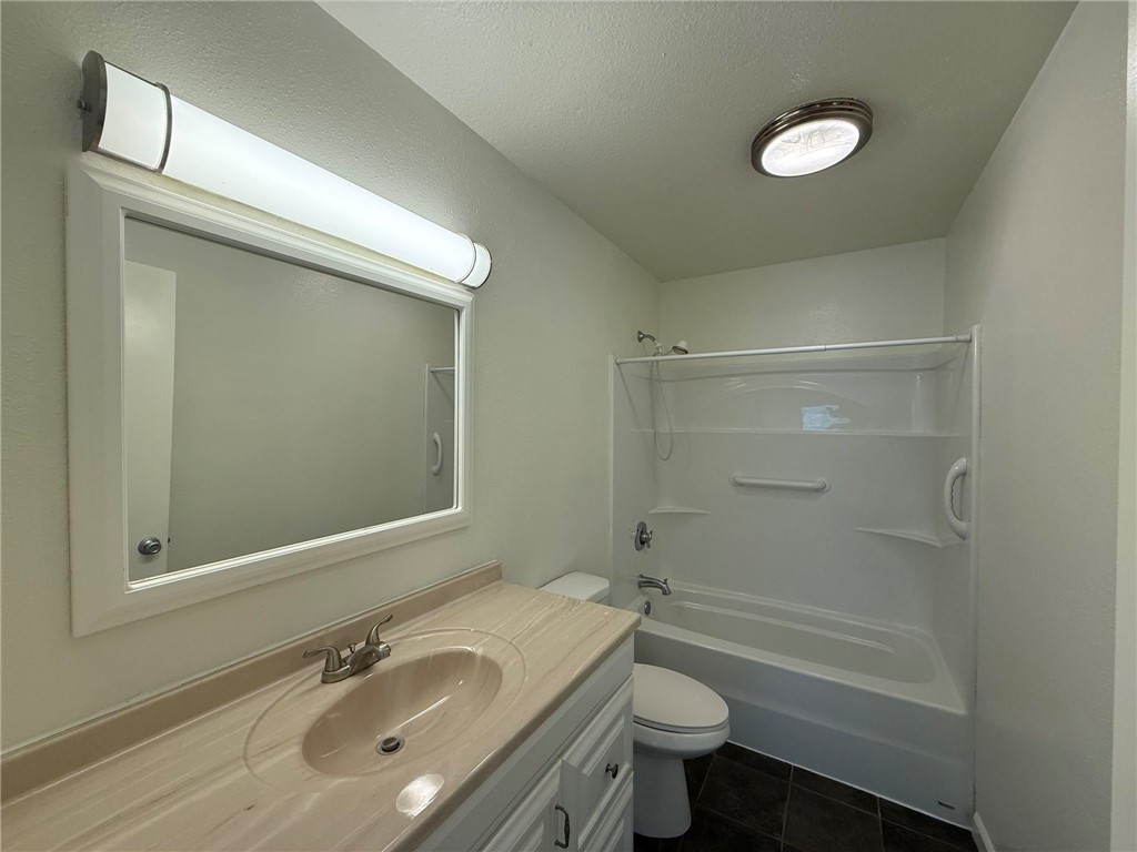 830 Cliff Dr 18 Property Photo 22
