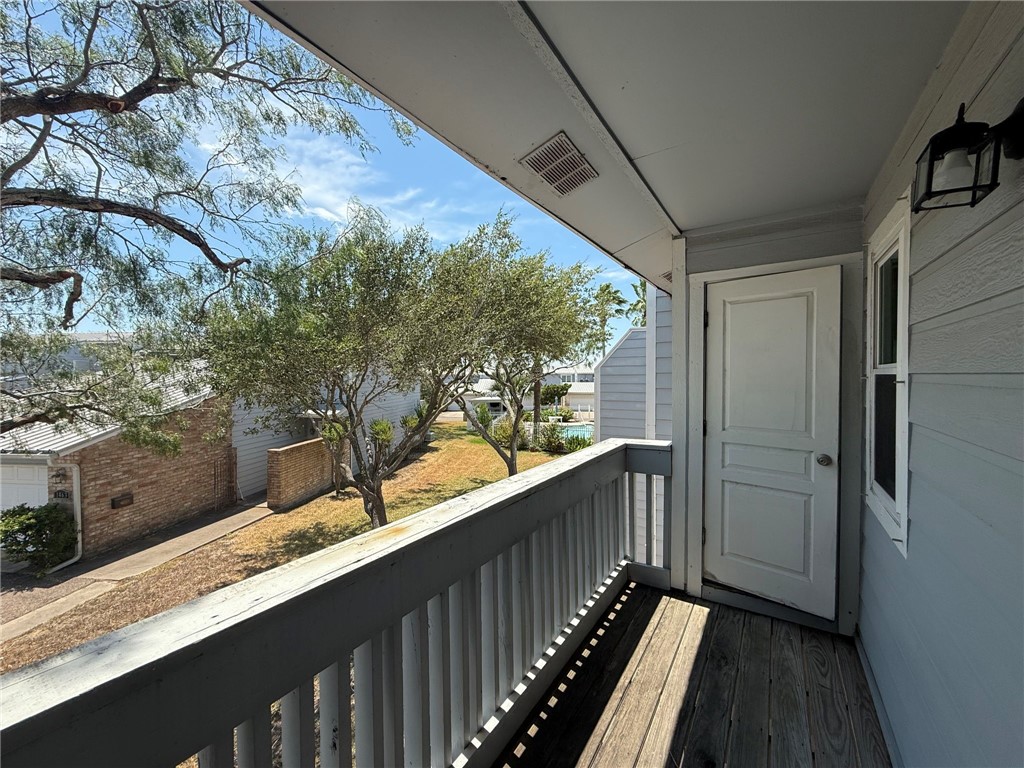 830 Cliff Dr 18 Property Photo 24