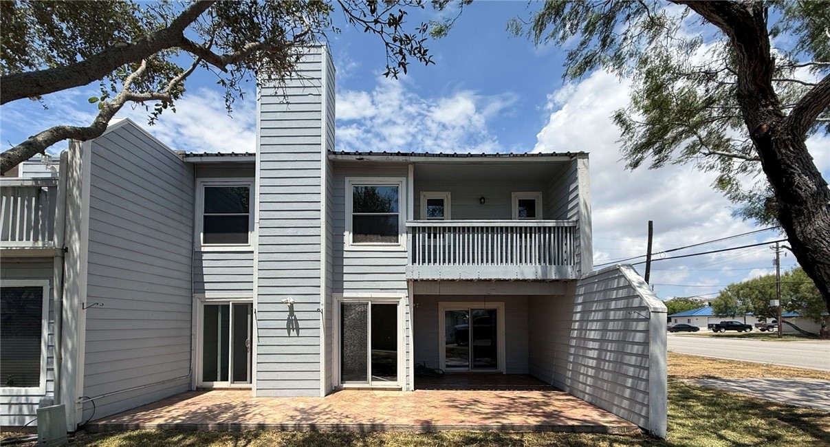 830 Cliff Dr 18 Property Photo 32