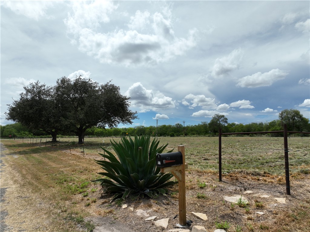 102 Clover Lane Property Photo 2