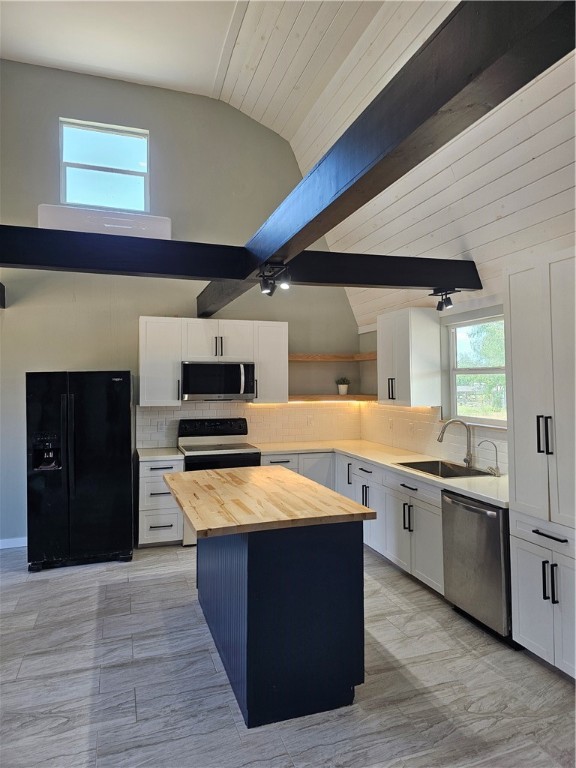 102 Clover Lane Property Photo 5