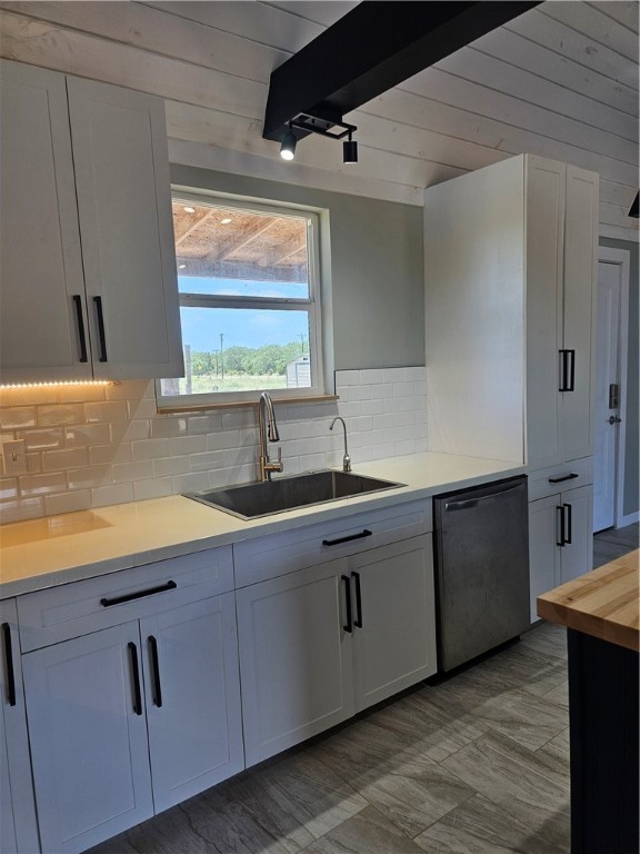 102 Clover Lane Property Photo 6