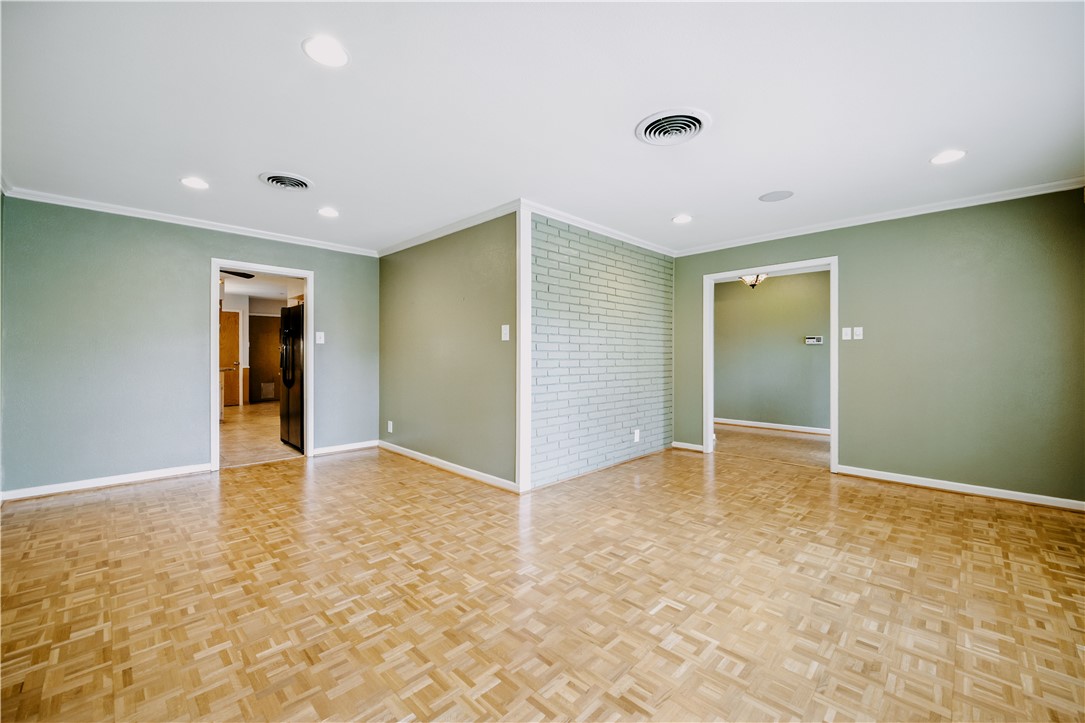 750 Bradshaw Dr Property Photo 5